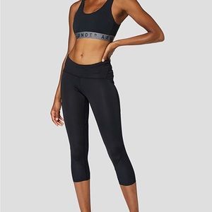 ✨Under armour black capri leggings✨
